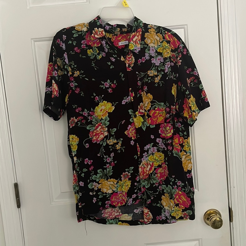 URBAN OUTFITTERS FLORAL BUTTON DOWN ADULT SMALL